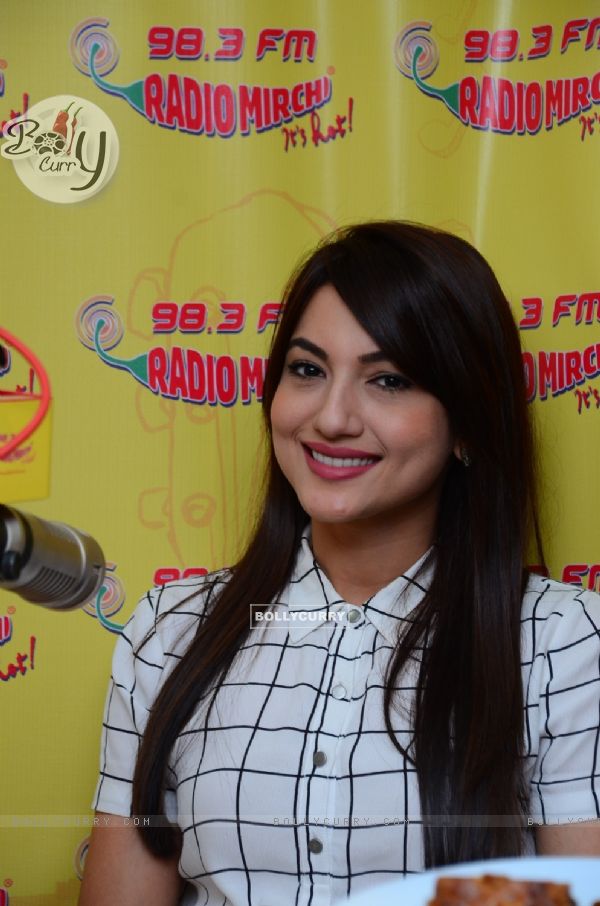 Gauahar Khan goes on air at Radio Mirchi for Promotions of 'Kyaa Kool Hai Hum 3' (389480)