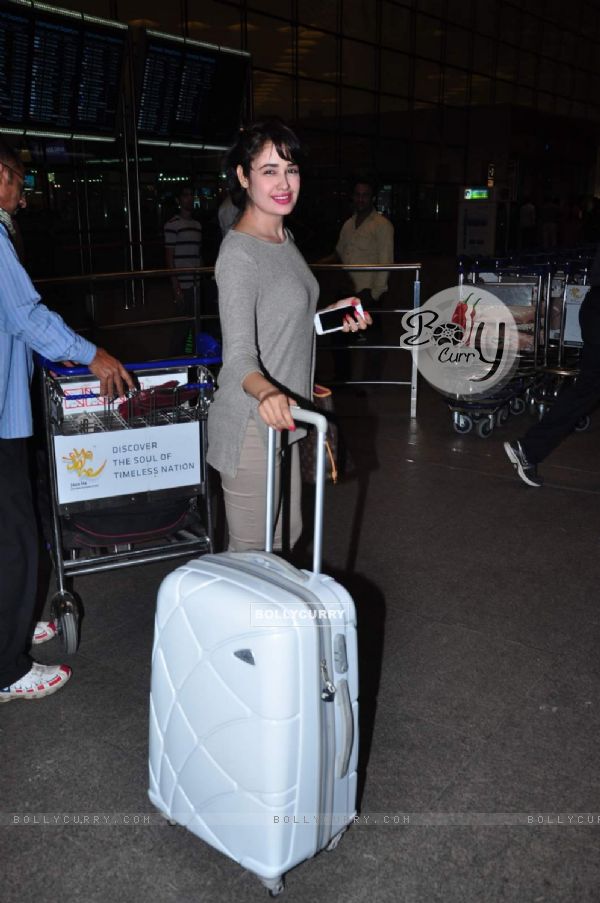 Yuvika Chaudhary Snapped at Airport
