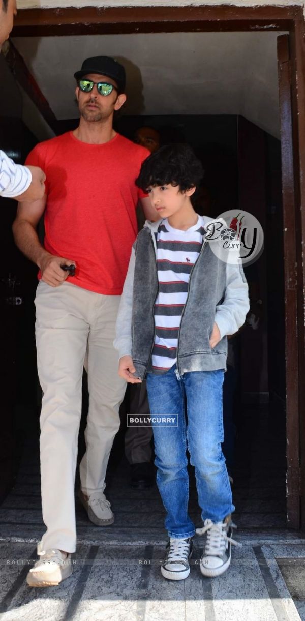 Hrithik Roshan Snapped With Kids at PVR