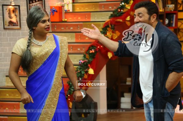 Sunny Deol Promotes Ghayal Once Again on Comedy Classes (389748)