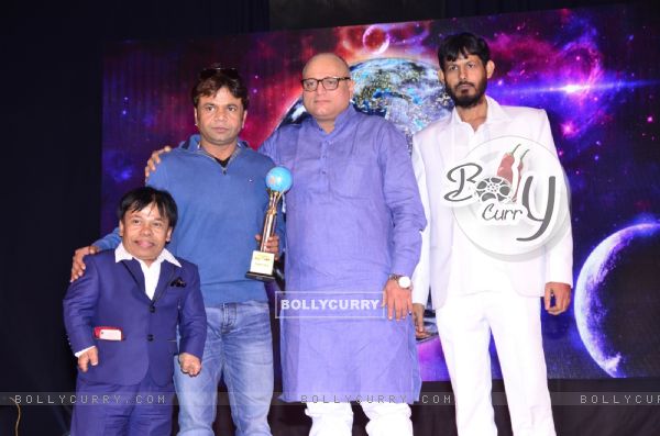 KK Goswami, Rajpal Yadav and Manoj Joshi at Mumbai Global Achiever's Award