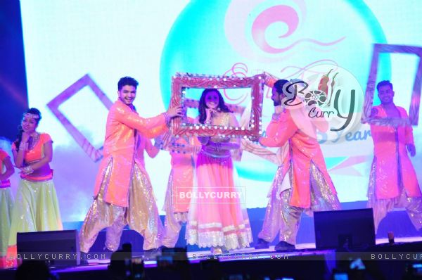 Daisy Shah Performs at Country Club
