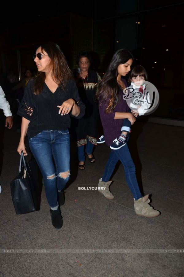 Gauri Khan, Suhana Khan and AbRam Khan Snapped at Airport