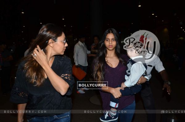Gauri, Suhana and AbRam Khan Snapped at Airport