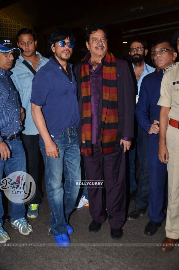Shah Rukh Khan and Shatrughan Sinha Snapped at Airport