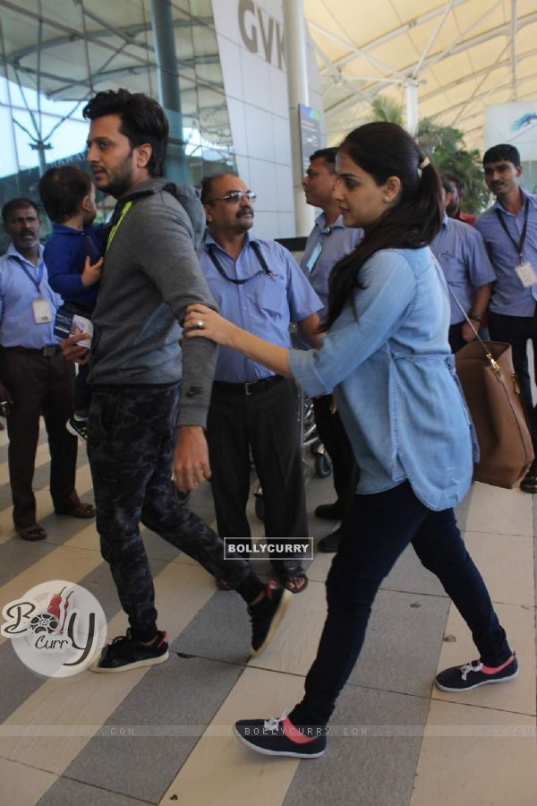 Riteish Deshmukh and Genelia Dsouza Snapped at Airport
