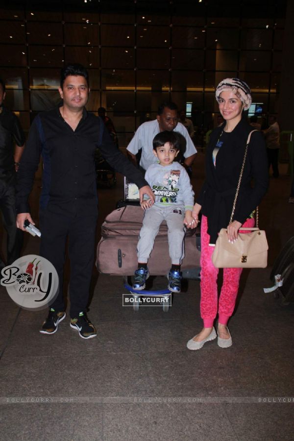 Divya Khosla Kumar and Bhushan Kumar Snapped at Airport