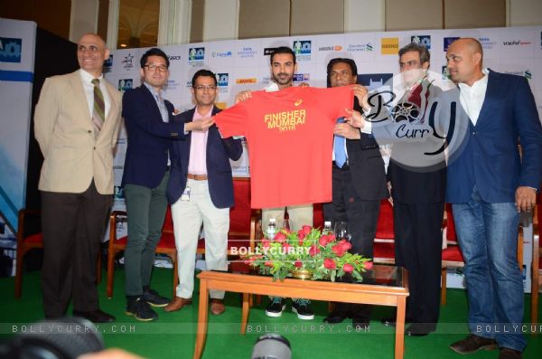 John Abraham Unveils Tee for 'Mumbai Marathon' at Press Meet