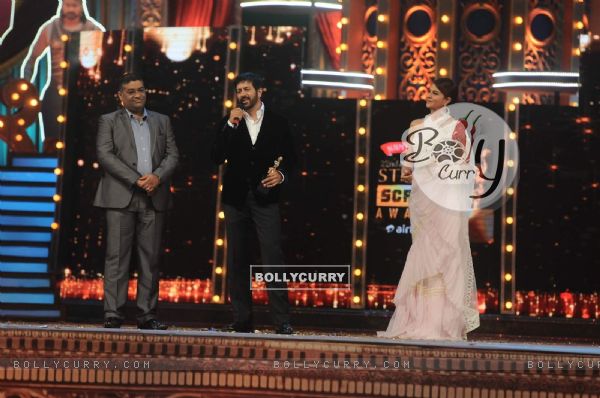Kabir Khan giving his speech after receiving his Award at the 22nd Annual Star Screen Awards