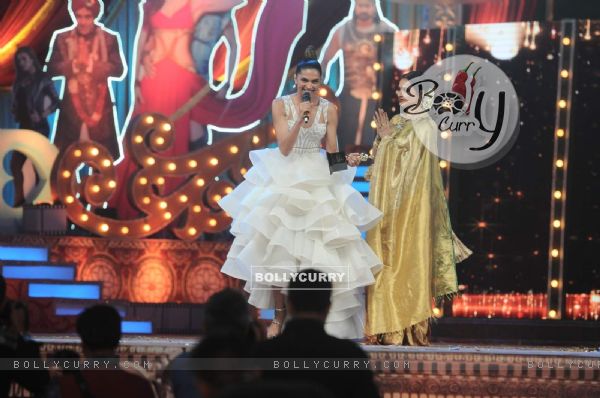 Deepika Padukone giving her speech after receiving her Award at the 22nd Annual Star Screen Awards