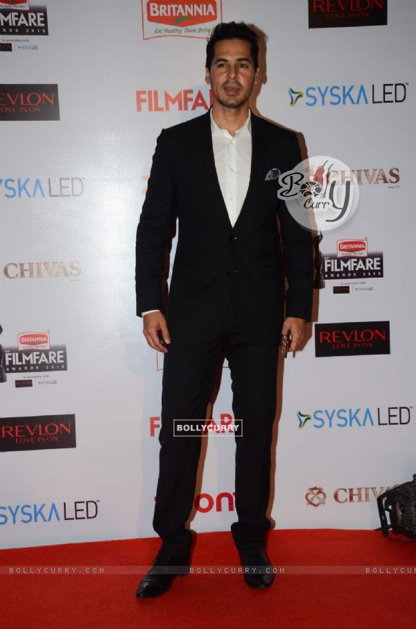 Dino Morea at Filmfare Awards - Red Carpet
