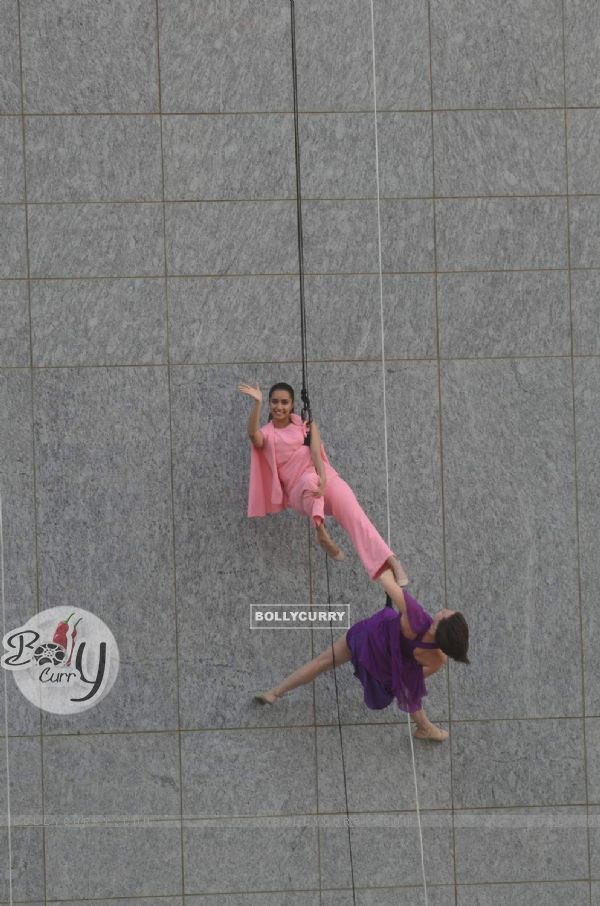 Shraddha Kapoor Does Stunt for Lakme Event