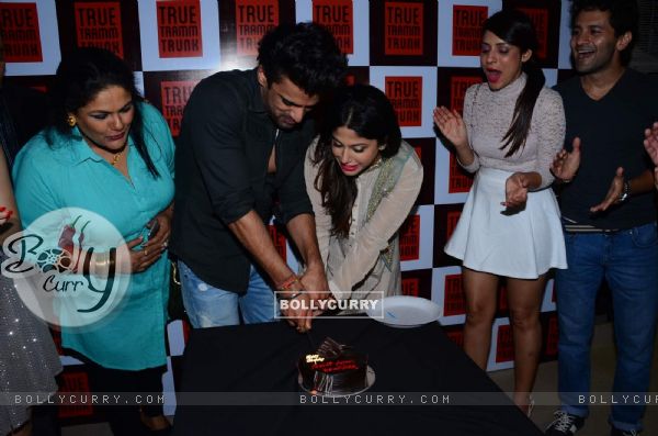 Mohit Malik Cuts Cake at Birthday Bash