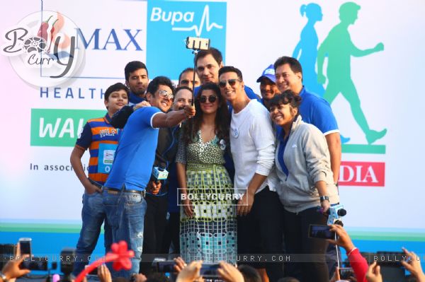 Akshay Kumar and Nimrat Kaur Clicks Selfie at 'Walk for Health' Event