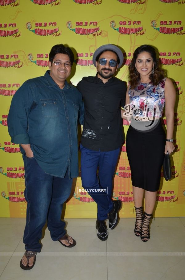 Vir Das and Sunnly leone at Radio Mirchi for Promotions of Mastizaade (391432)
