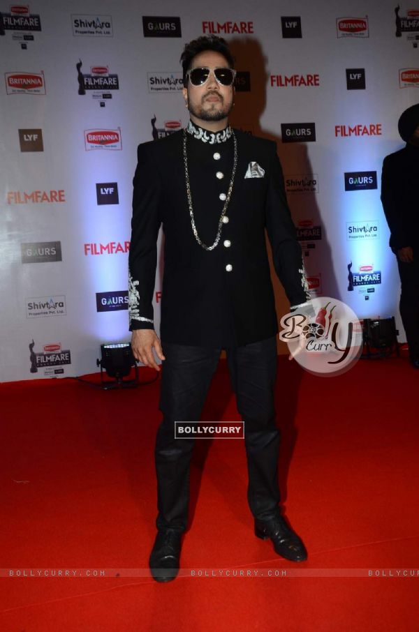 Mika Singh at Filmfare Awards 2016