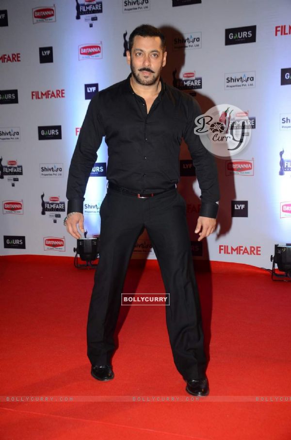 Salman Khan at Filmfare Awards 2016