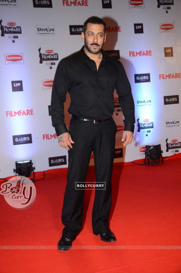 Salman Khan at Filmfare Awards 2016