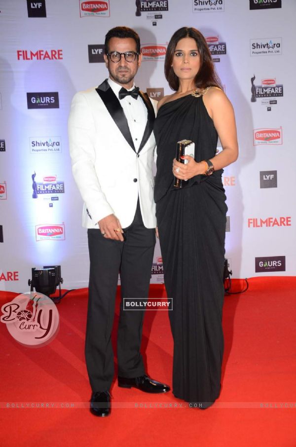 Ronit Roy and Neelam Singh at Filmfare Awards 2016