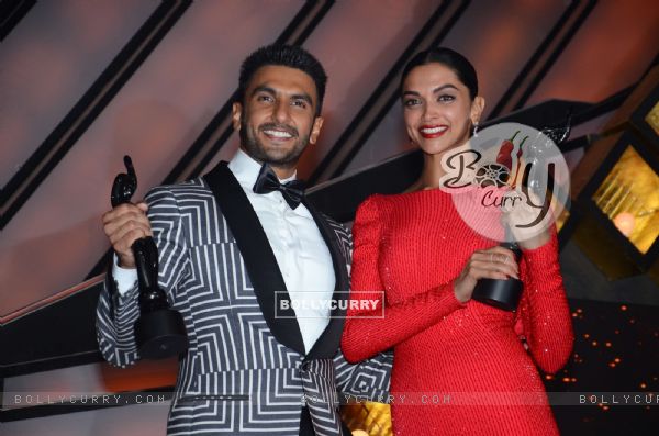 Ranveer Singh and Deepika Padukone at Filmfare Awards 2016