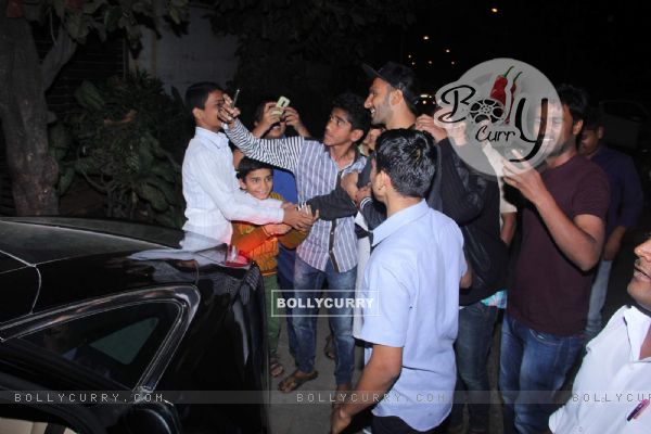 Ranveer Singh Snapped Caught by his Fans post leaving Farhan Akhtar's House