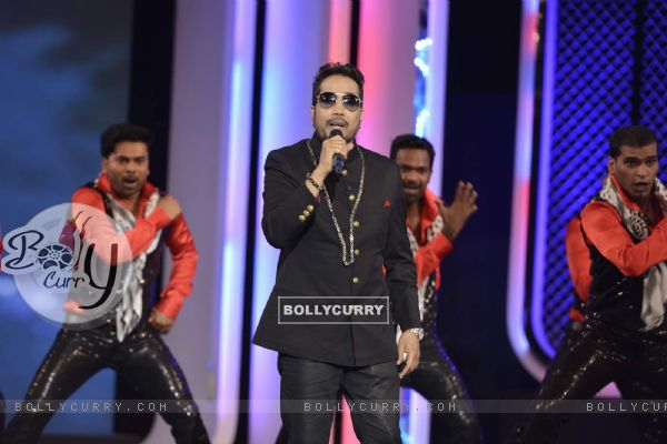Mika Singh Performs at NDTV Cleanathon