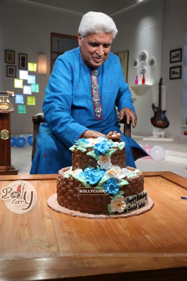 Javed Aktar Celebrates his 71st Birthday on the sets of Zee Classic's  musical show 'Golden Years'