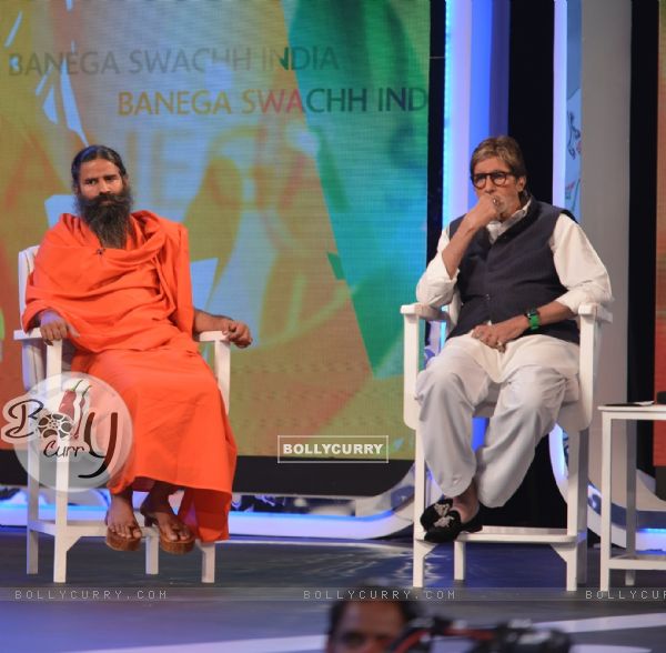 Amitabh Bachchan and Yog Guru Baba Ramdev at NDTV Cleanathon