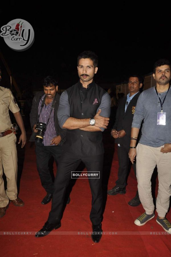 Shahid Kapoor Sports his Rangoon Mustache Look at Umang Police Show 2016