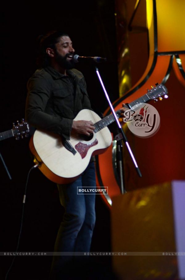 Farhan Akhtar performing at Umang Police Show 2016