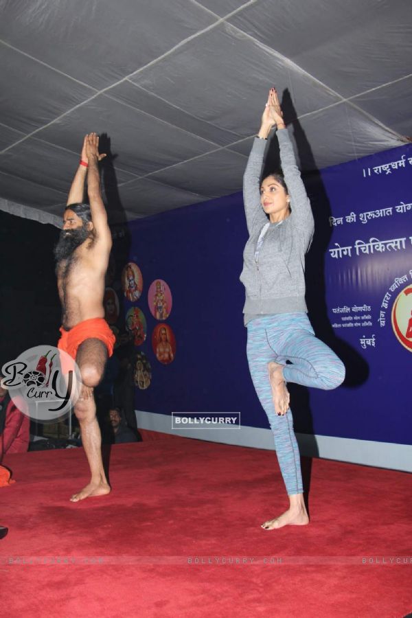 Shilpa Shetty and Baba Ramdev's Yoga Session at 'Yog Chikitsa' Campaign
