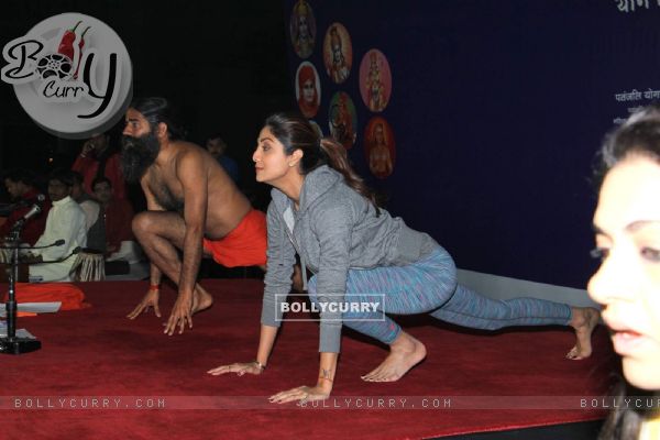 Shilpa Shetty Excersing with Baba Ramdev at 'Yog Chikitsa' Campaign
