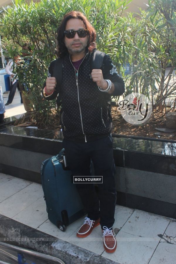 Kailash Kher Snapped at Airport