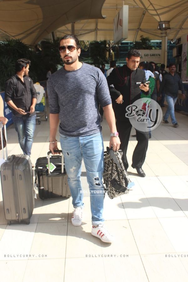 Sunny Singh Snapped at Airport