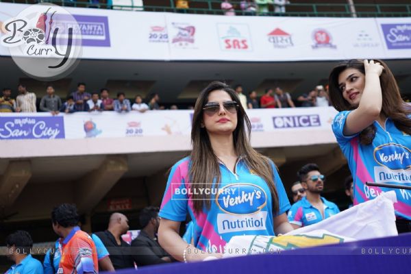 Zarine Khan Snapped at CCL Match in Banglore