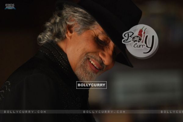 Amitabh Bachchan looking gorgeous in black hat