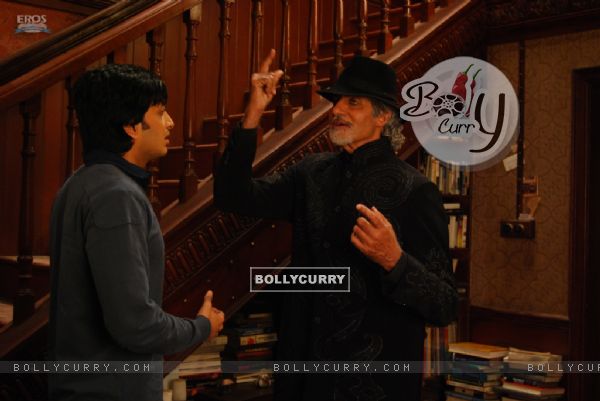 Amitabh Bachchan showing magic to Ritesh Deshmukh