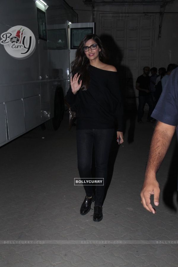 Sonam Kapoor Snapped at Mehboob Studio!