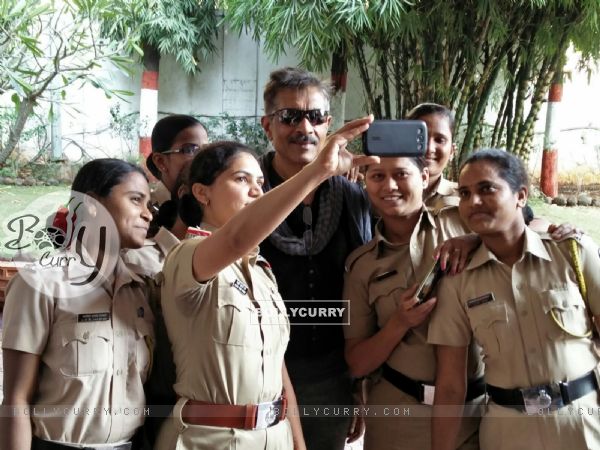 Prakash Jha Lauds the Efforts of Pune ATS Meets Female Cops (393232)