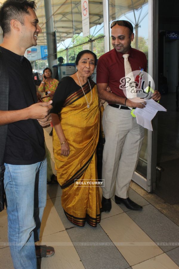 Asha Bhosle Snapped at Airport