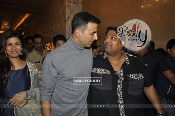 Akshay Kumar and Ganesh Acharya at Promotions of 'Airlift' - Team Meets Audience (393392)