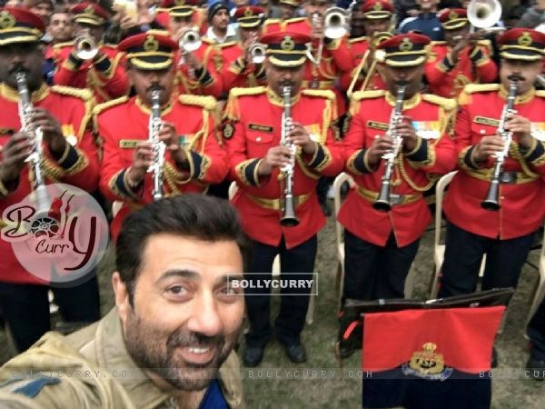 Sunny Deol Meets Delhi BSF Camp for Promotion of Ghayal Once Again (393483)