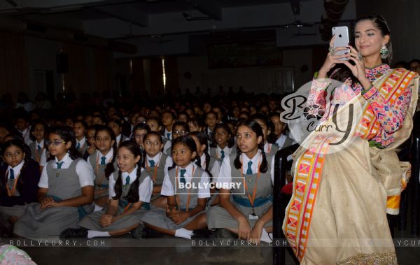 Sonam Kapoor Visits Neerja Bhanot's School on Republic Day (393590)