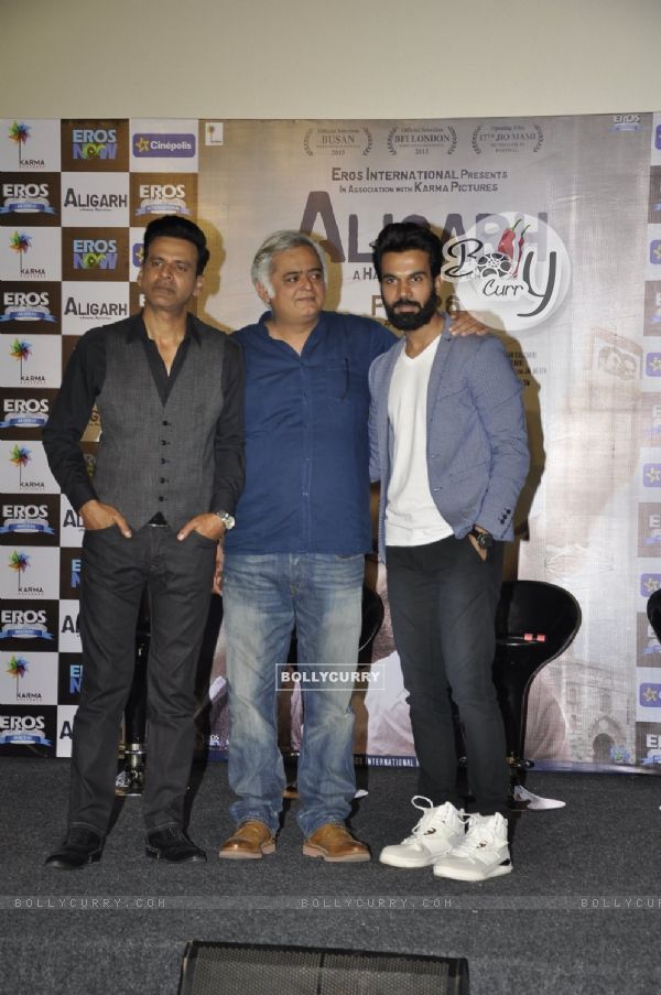 Manoj Bajpayee, Hansal Mehta and Rajkummar Rao at Trailer Launch of 'Aligarh' (393628)