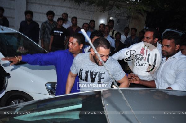 Salman Khan Snapped Post Shoot at Hard Rock Walks Down the Road Instead of Getting in his Car