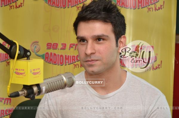 Girish Kumar Goes Live on Radio Mirchi for Promotions of Loveshhuda (393822)