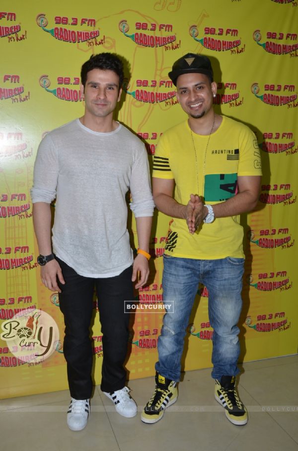 Girish Kumar and Parichay for Promotions of Loveshhuda at Radio Mirchi (393825)