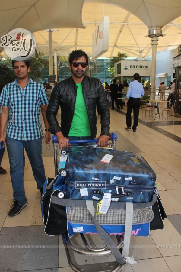 Shabbir Ahluwalia at Snapped at Airport