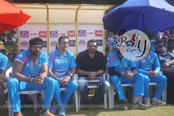 Rohit Roy,Sunny Deol, Suniel Shetty and Armaan Kohli Snapped at CCL Match