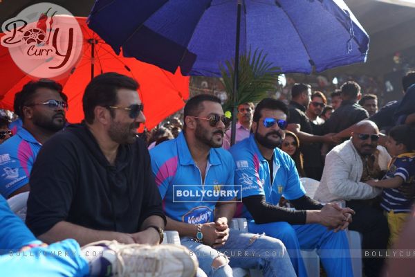 Sunny Deol, Salman Khan and Armaan Kohli Snapped at CCL Match